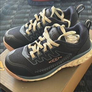 Keen Arvada work shoe with carbon-fiber toe